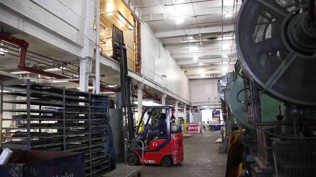 Pallet Gate Loading Video (Ground view)