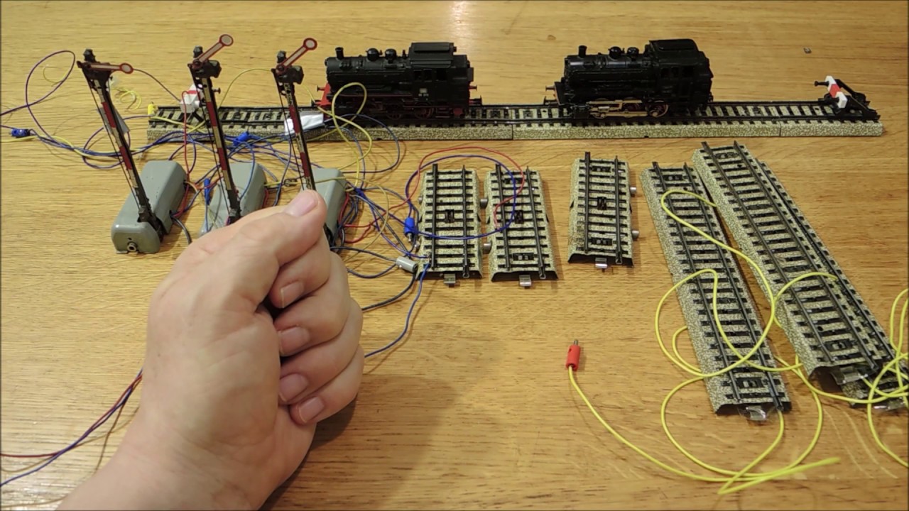 Märklin  - analoge automatische Blockstrecke für 2 Loks