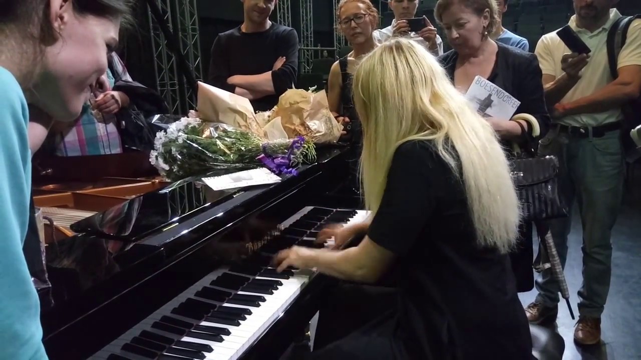 Valentina Lisitsa after her concert in Moskow plays Chopin, Rachmaninov, Beethoven, Mussorgsky