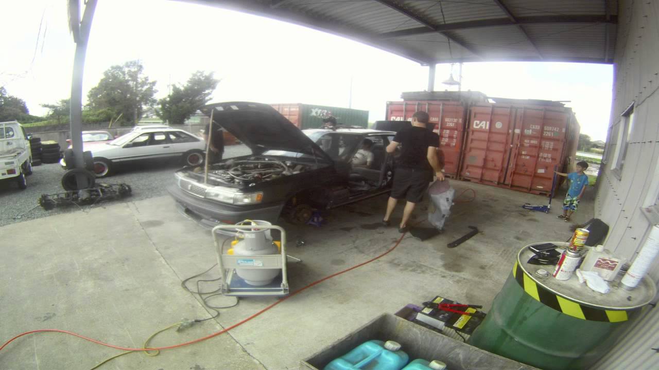 Cutting Toyota Chaser In Half - TimeLapse