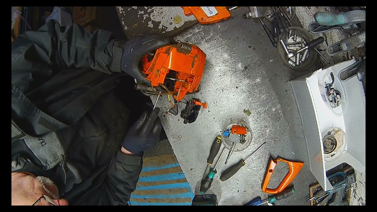 Husqvarna 235 X-TORQ Oil seal replacement PART 1 