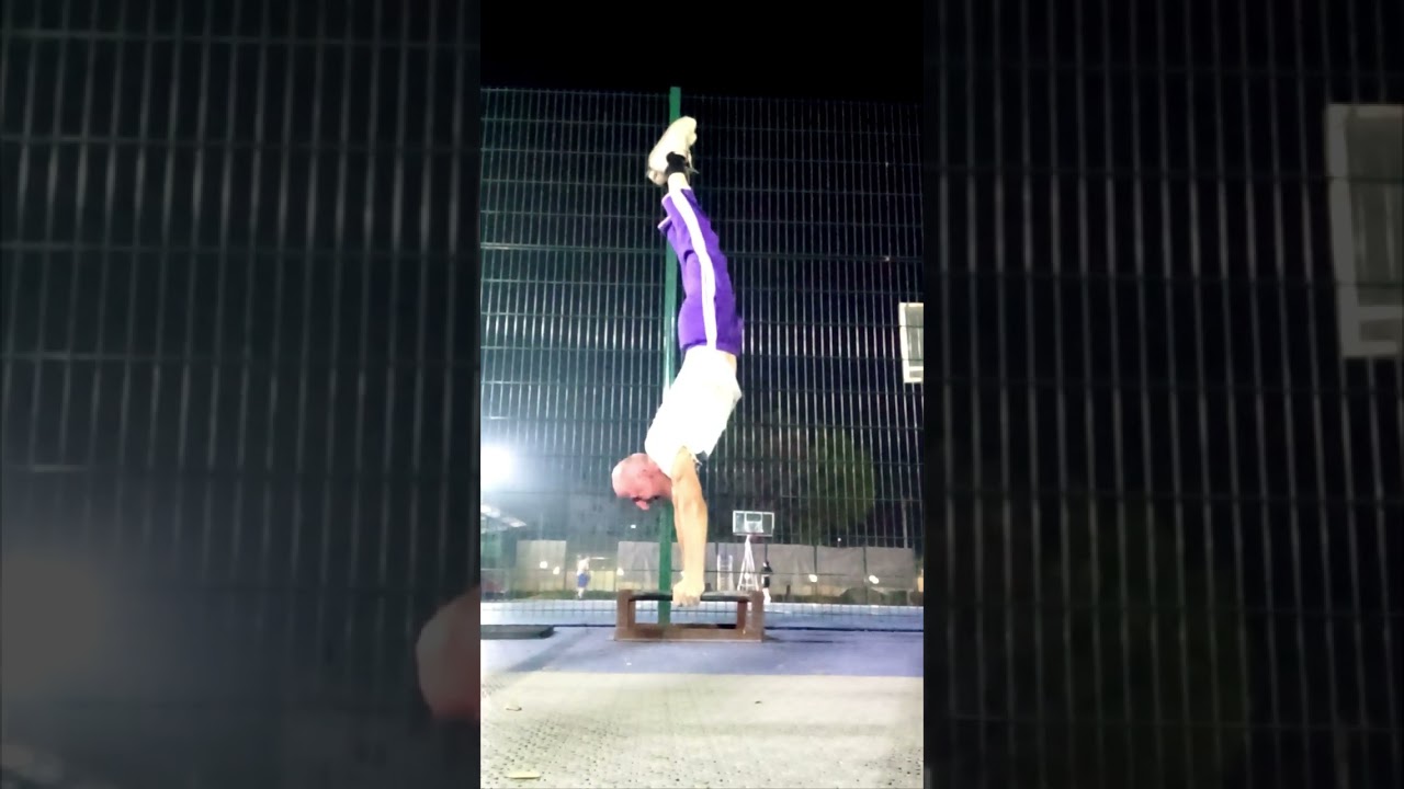 62 года! Стойка на руках от Деда. Спорт после 60. Sport over 60.