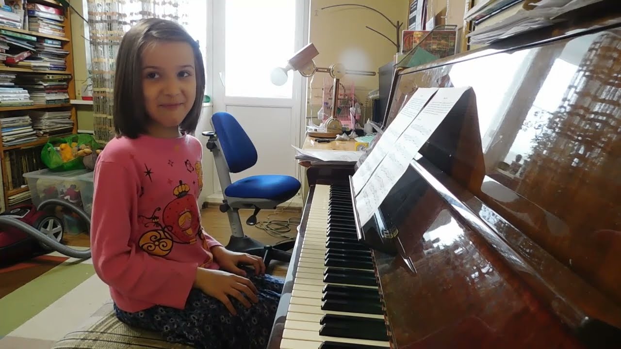 Марианна Лемешкина, 7 лет. Два джазовых этюда Даниила Крамера.