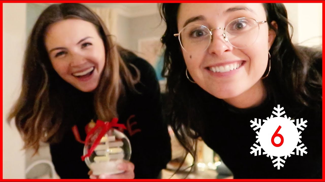 FINALLY DECORATING THE CHRISTMAS TREE! | Vlogmas #6
