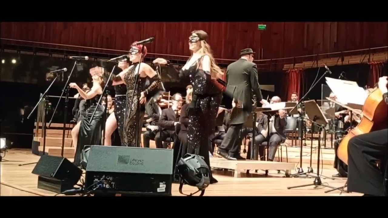ESENCIALES RAFAELA CARRA