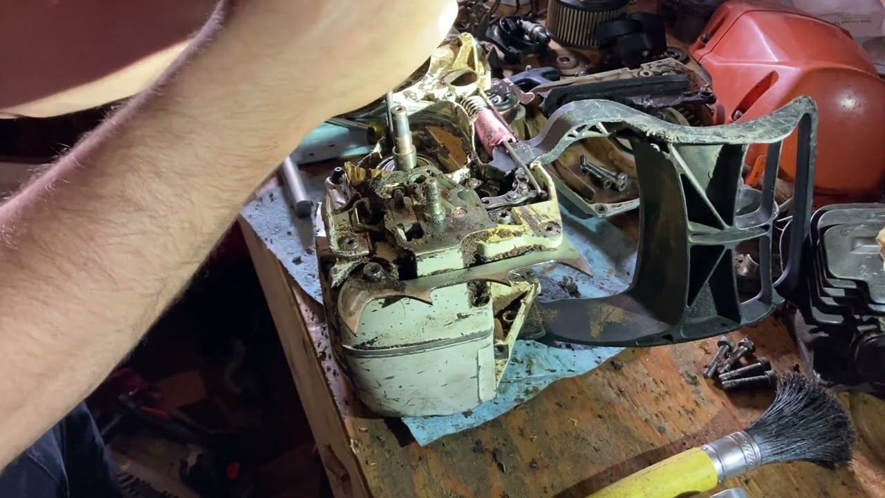 STIHL MS462 part 2 removing the cylinder