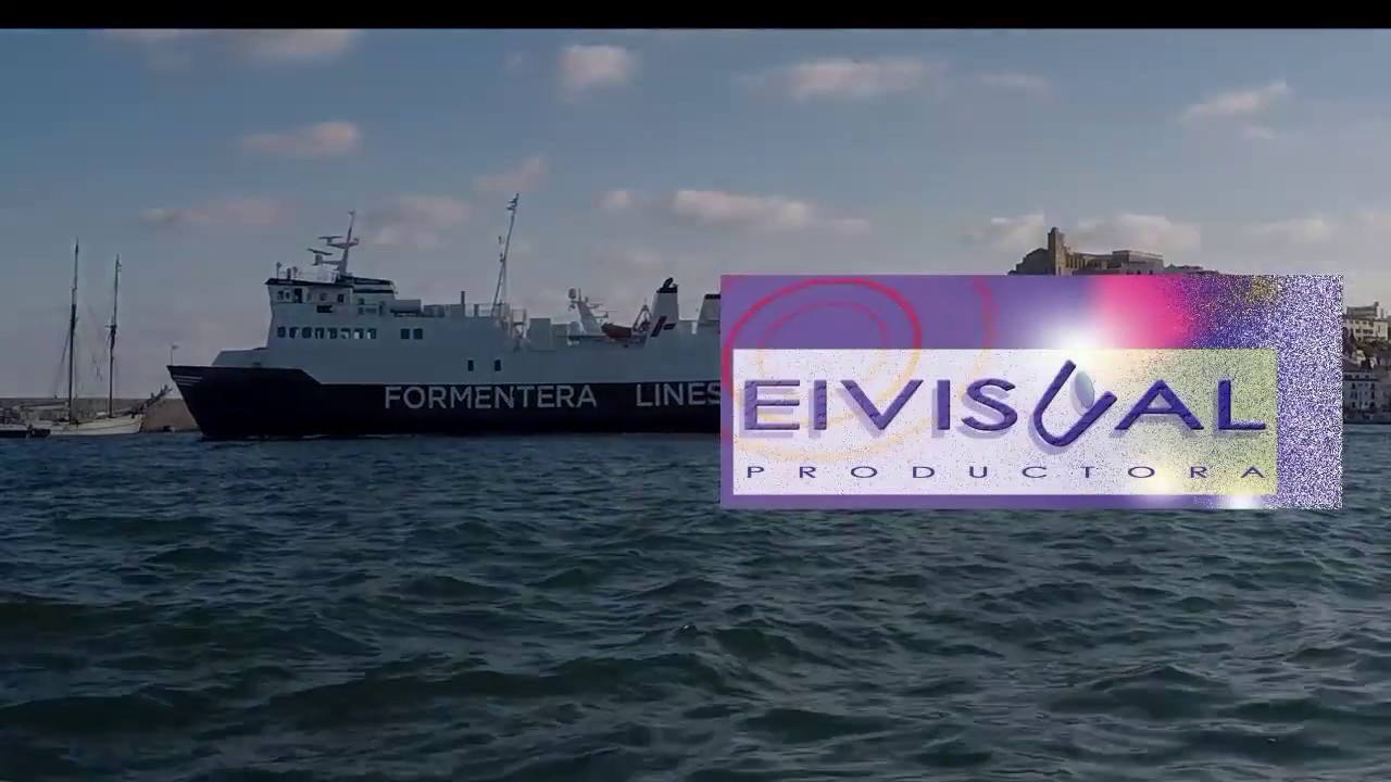 Ferry Cristobal Col&oacute;n sale del puerto de Ibiza