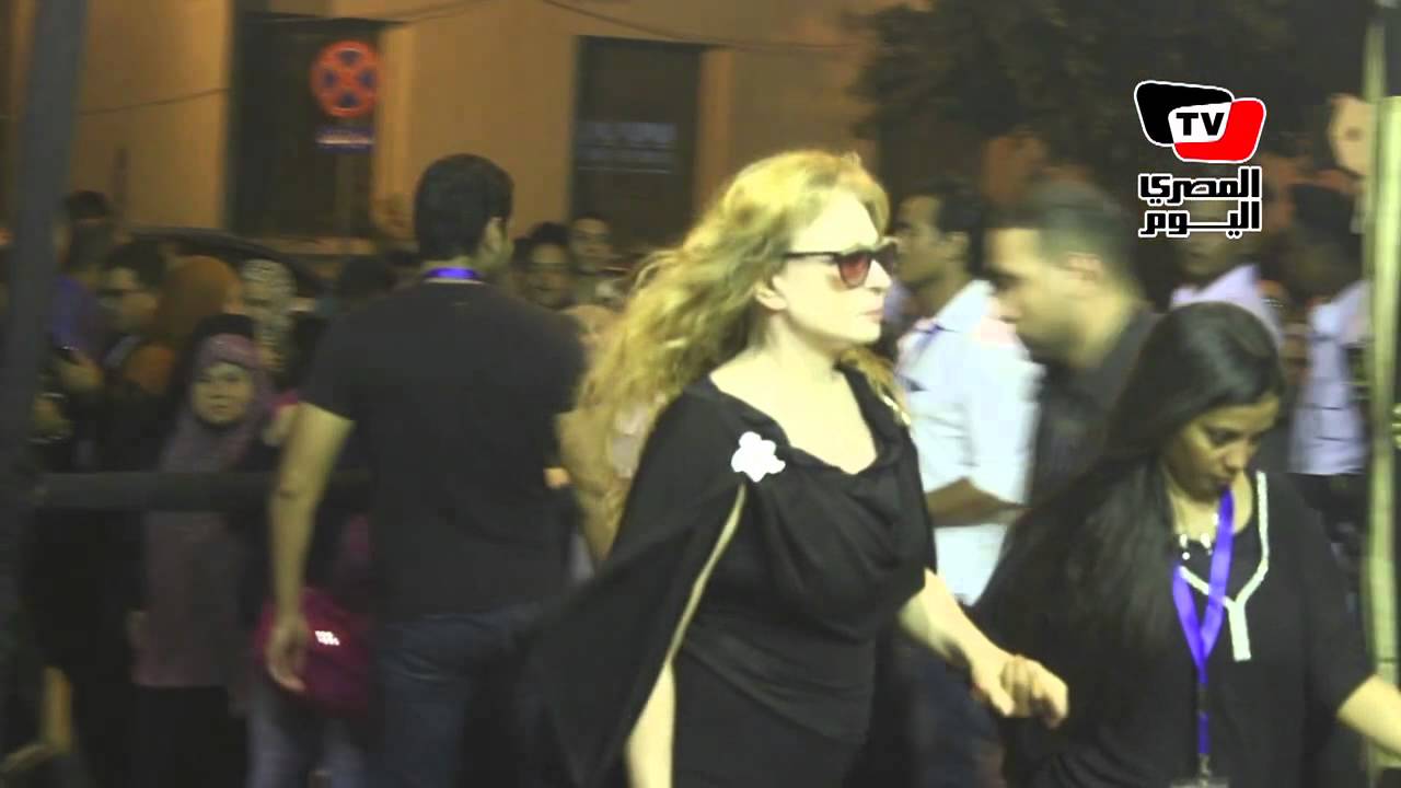 لفيف من الفنانات في عزاء نور الشريف