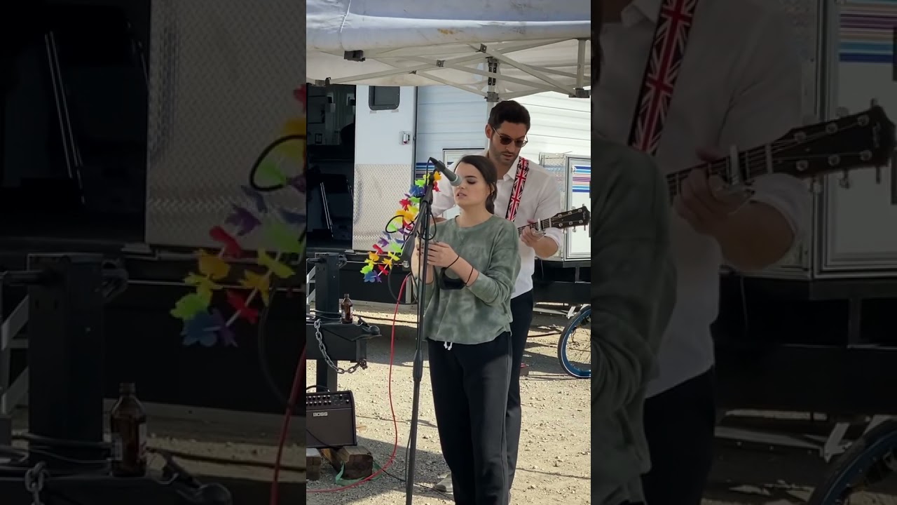 Brianna Hildebrand chante Hallelujah accompagné par Tom Ellis