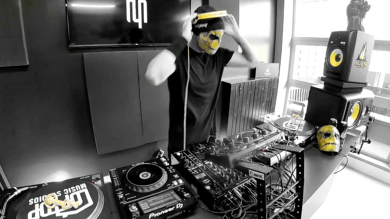 The YellowHeads - TYH @ Studio Live 013