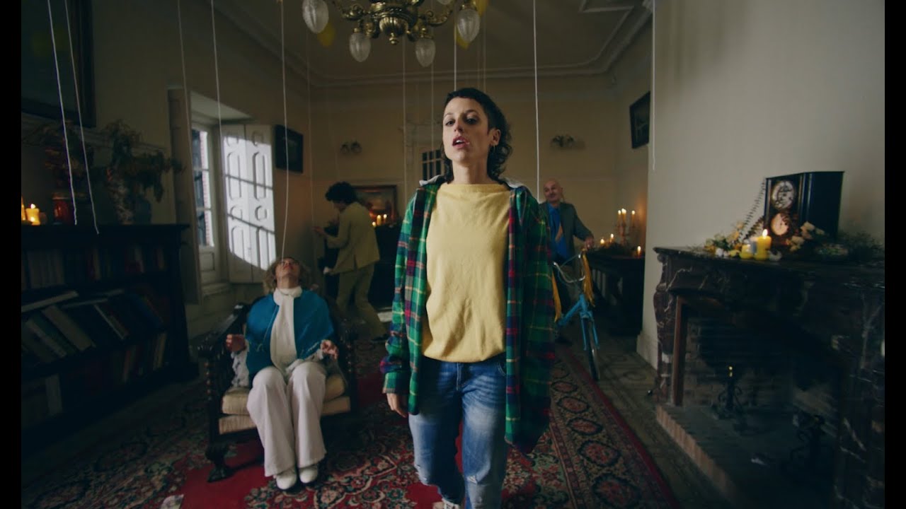 Las Cinco Disonante · Travis Birds (Videoclip Oficial)