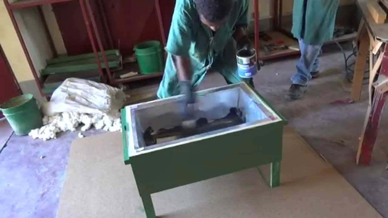 Fabrication d'un four solaire à Toliara (Madagascar)
