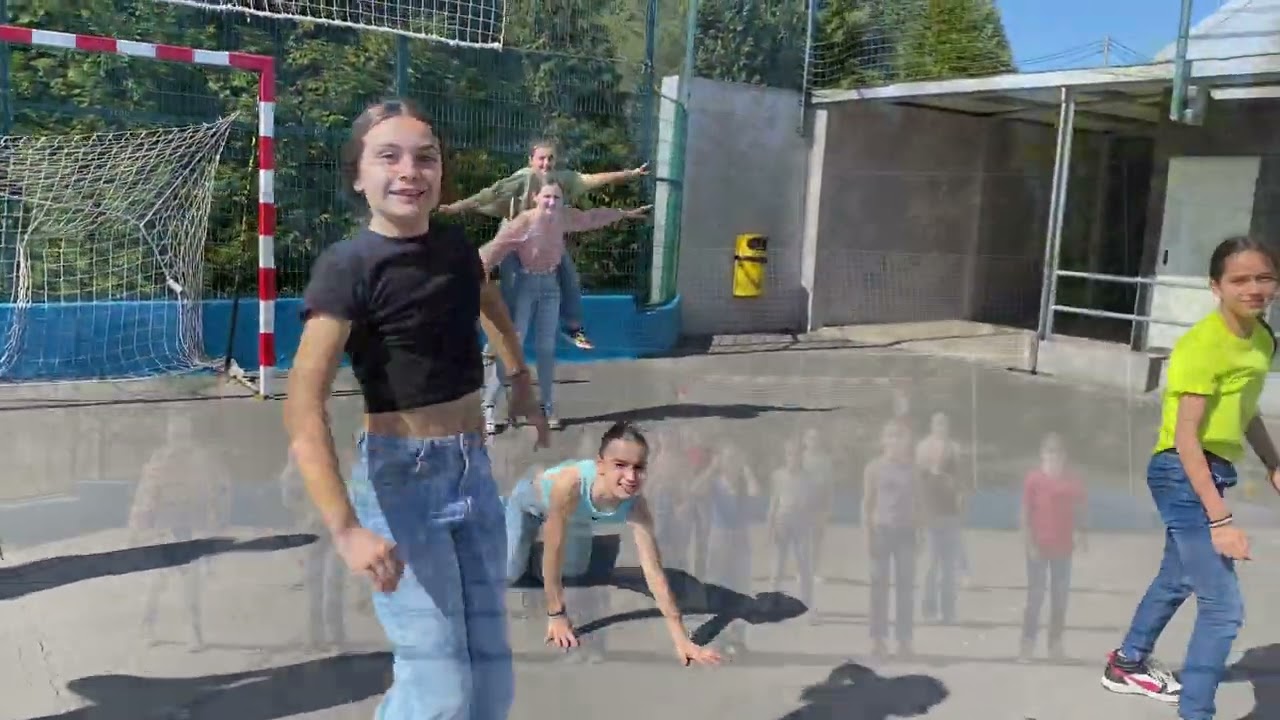 Colegio Trueba de Artxanda BailaxMonkole al ritmo de TIA