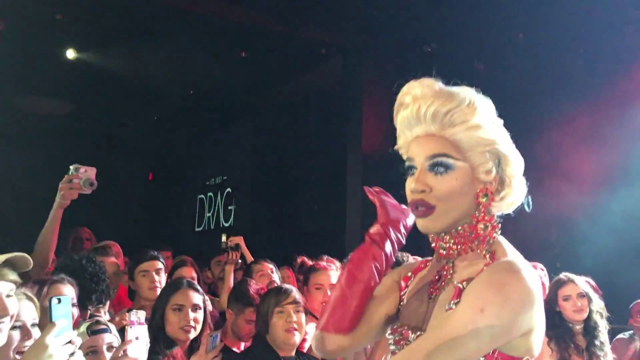 NAOMI SMALLS gives us some SUPERLOVE