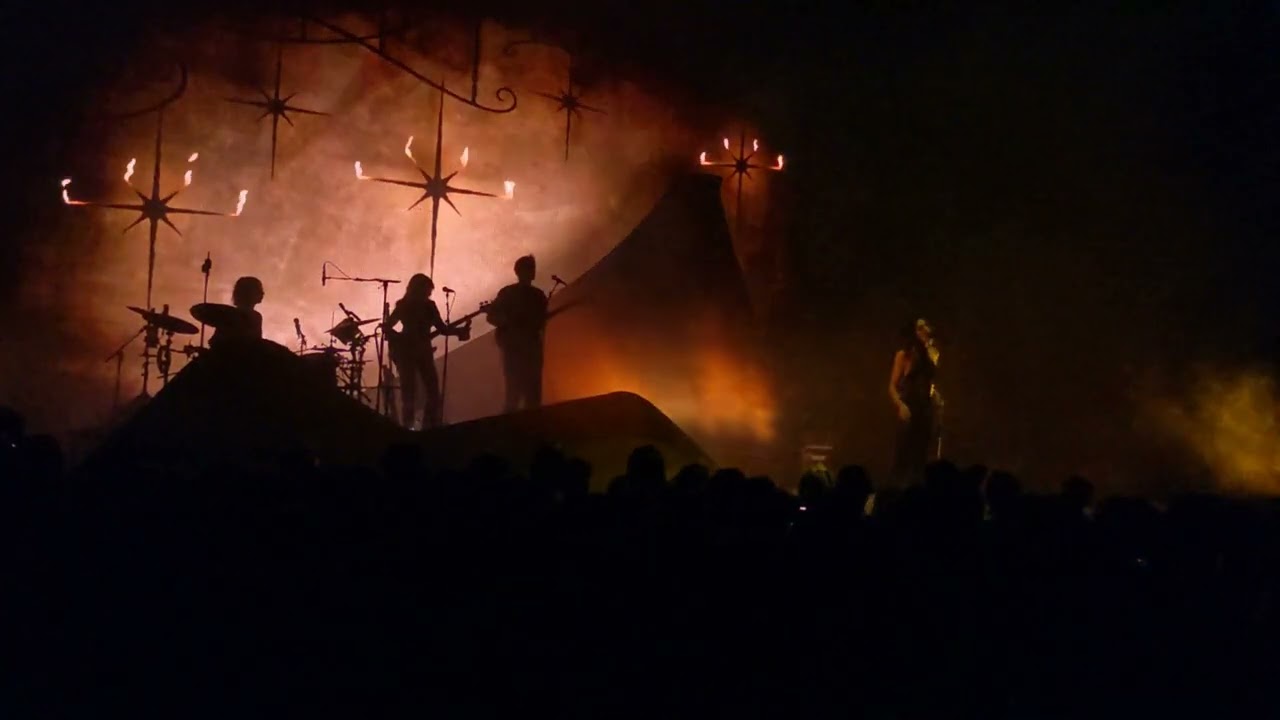 Caroline Polachek (Salle Pleyel, 20230218) - 2 Crude Drawing Of An Angel