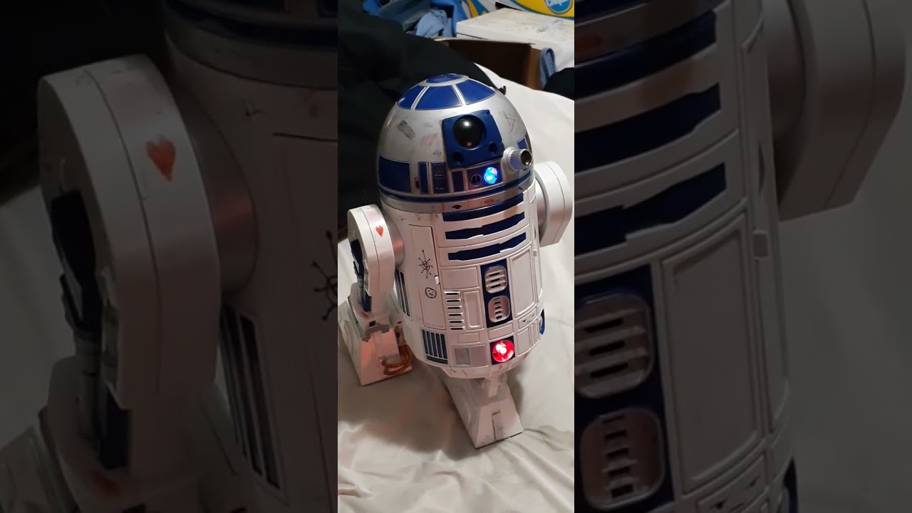 I'm Watching My Favorite Youtuber Jedi Lennon With My Voice Activated R2-D2 😎🌟🌟🌟🌟🌟#starwars #robot🔥🔥