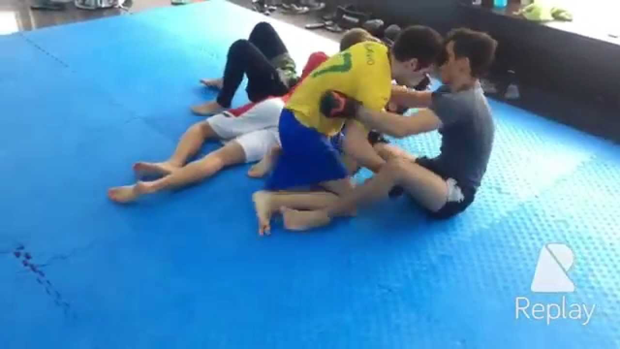 Aula de Muay Thai e MMA  na GRACIE BARRA AMORA