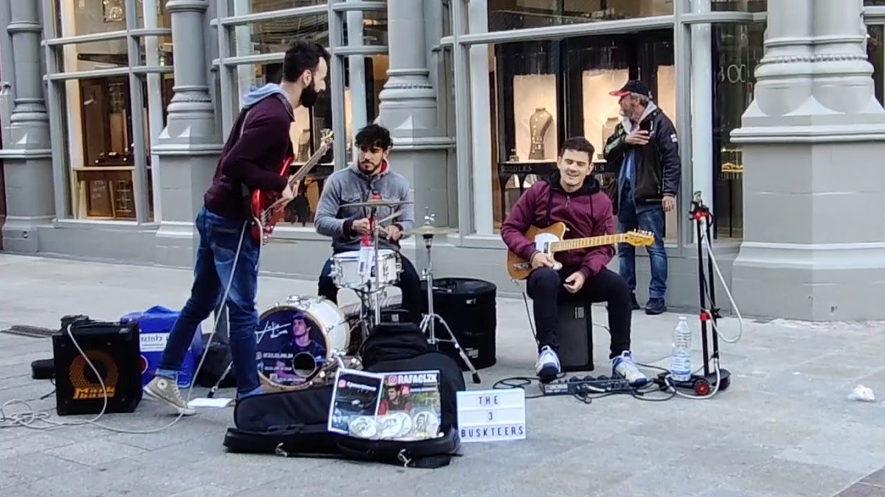 The 3 Busketeers at Grafton Street I Pharrel Willians - Happy