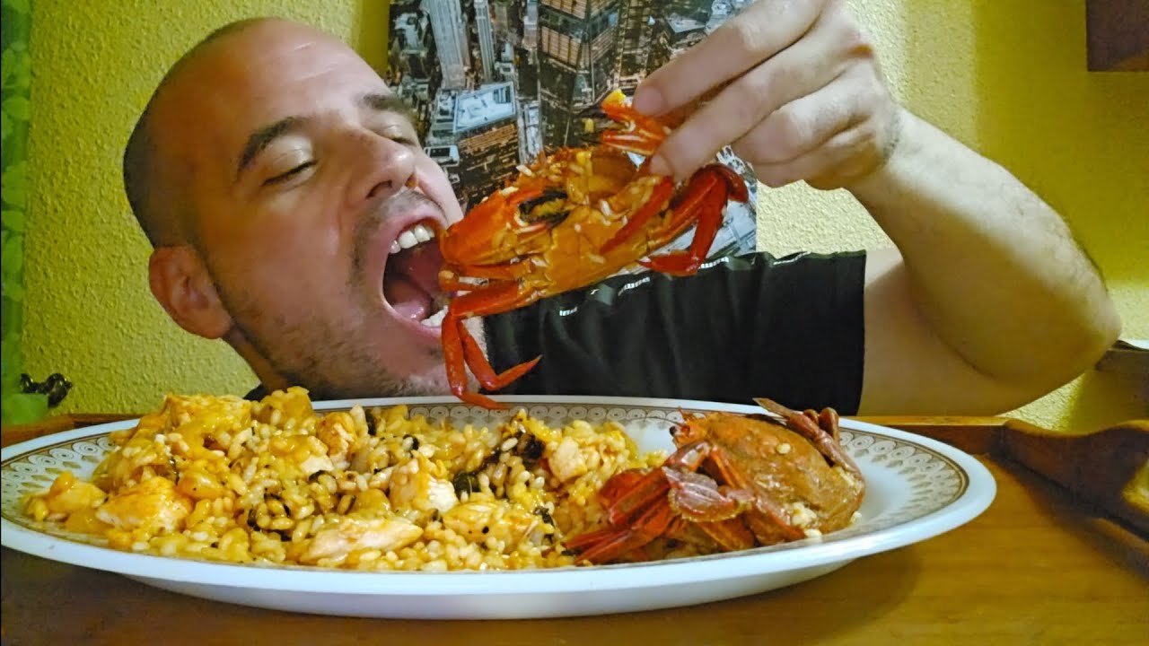 Asmr comiendo paella de pollo y marisco,relax total🥘🐔🦀
