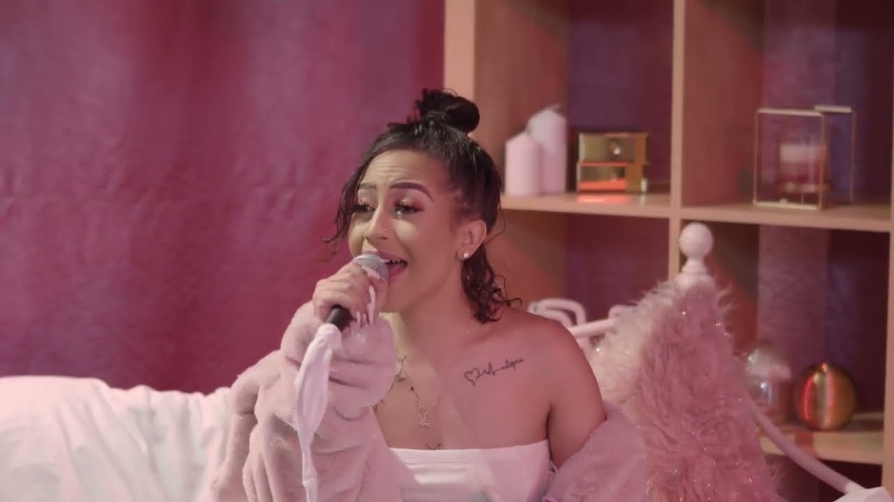 Hypnotise Live Performance - Rowlene