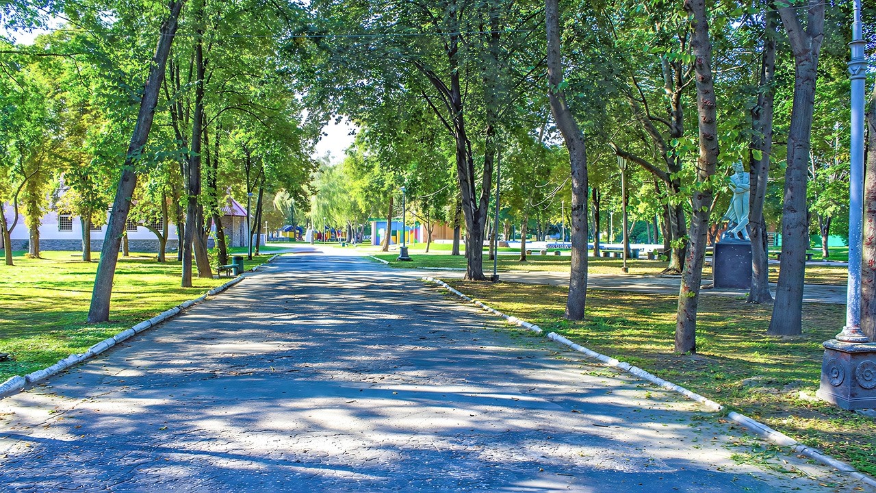 Конотоп, Центральний парк, рік 2012.  Впізнай себе та своїх друзів