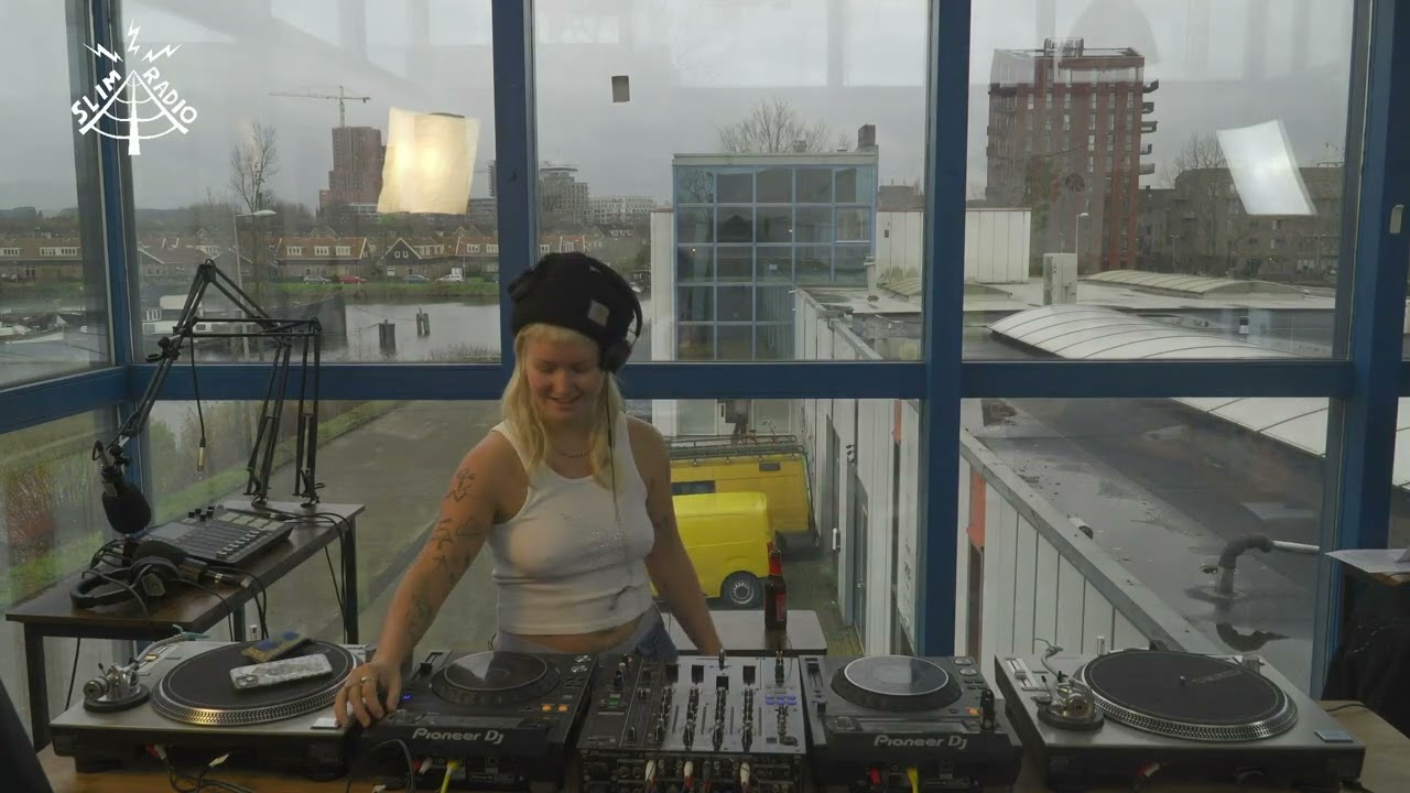 SLIM INVITES #17 POLLI PANDA