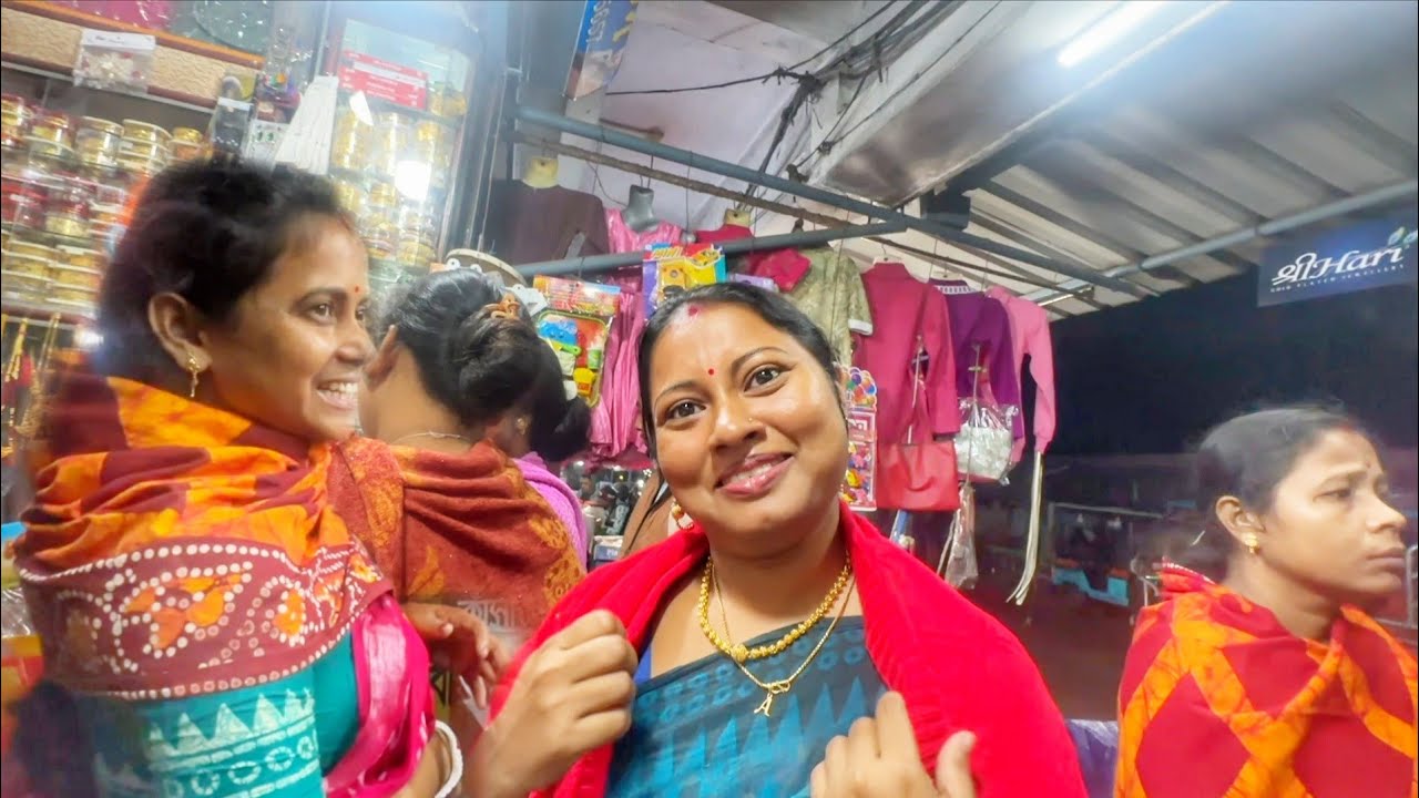 আমি আর দিদি বাজারে গিয়ে অনেককিছু কেনাকাটা করলাম