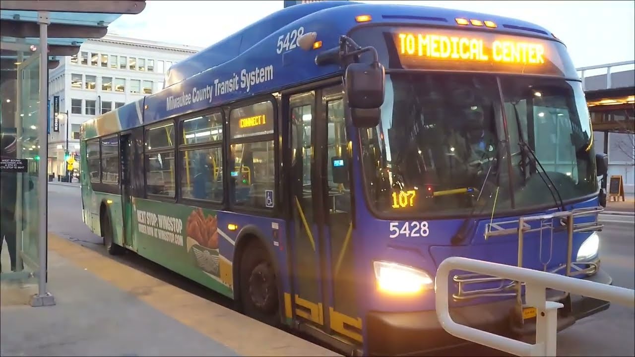 MCTS New Flyer XD40 5428 On the Connect 1 & Gillig BRT 6212 On Rt 30