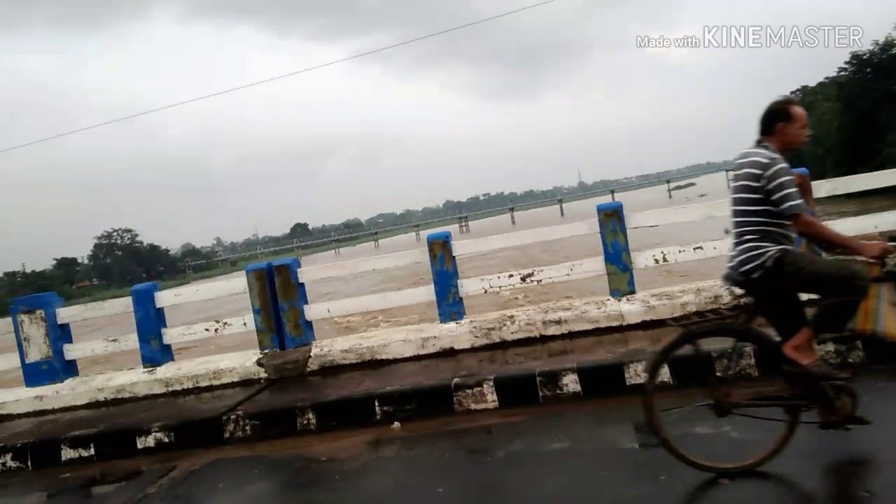 Bankura. Rajog gramer brize bisal jol boye jacche