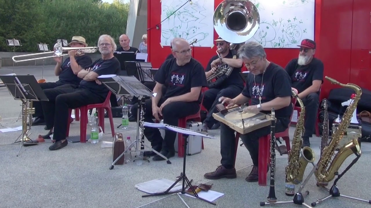 SUGAR FOOT STOMPERS:  Dipper Mouth Blues