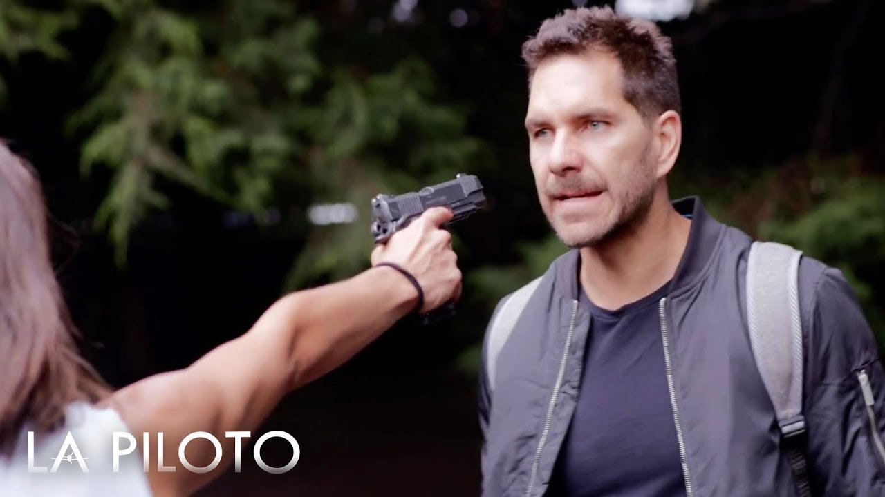 La Piloto 2 | Dave salva a John de ser asesinado por M&oacute;nica