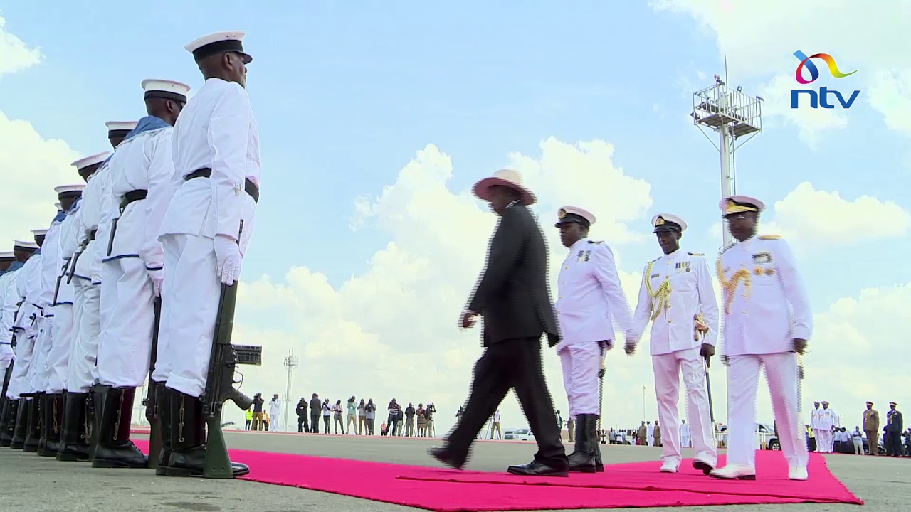President Museveni inspects guard of honour in Mombasa