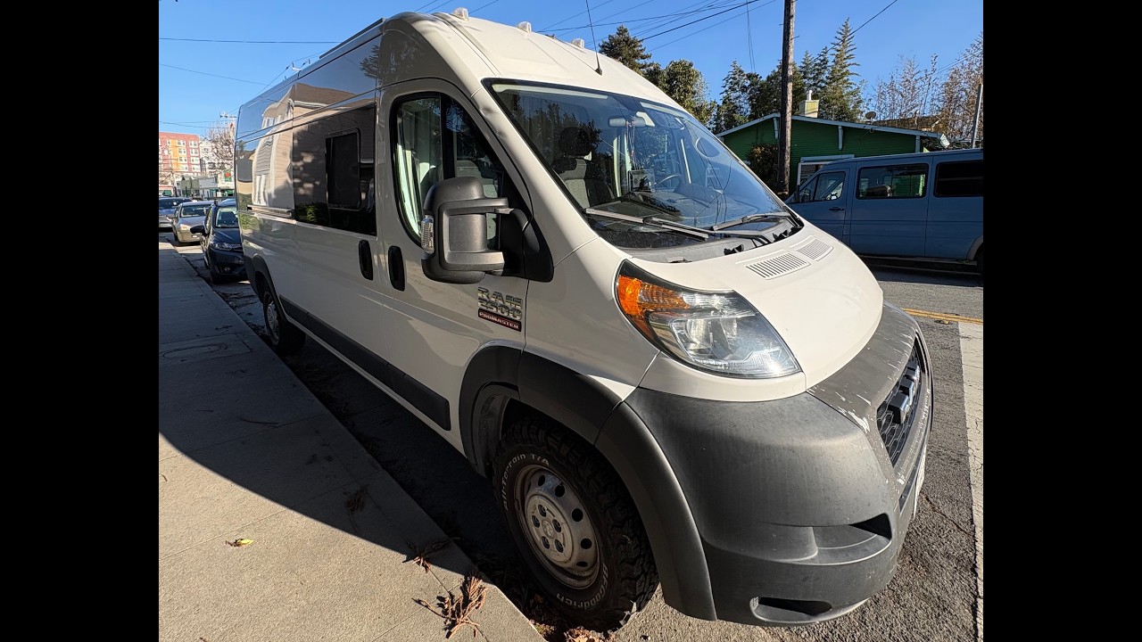 Camper Van For Sale ! Well equipped ! Read the list in description !
