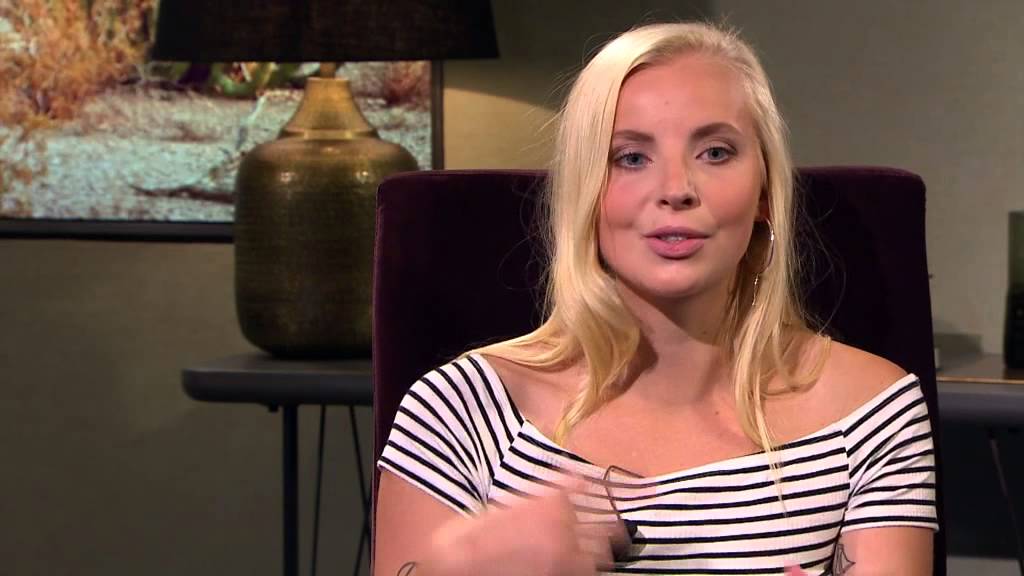 Fotografen Hilma Lundwall har fotat kvinnor och deras bara bröst - Malou Efter tio (TV4)