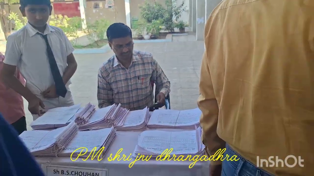 Showing exam answer sheets to children and parents#Motivation #virel #school 