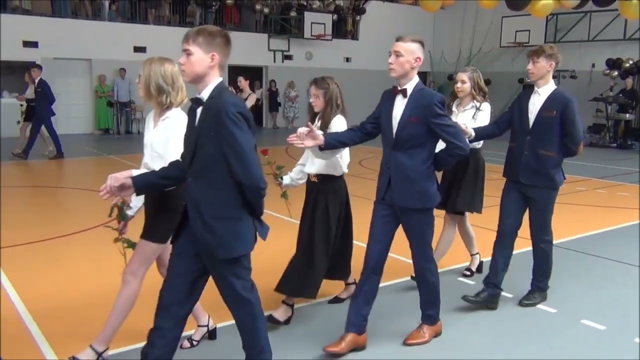 Polonez ósmoklasistów SP Osieck 2023