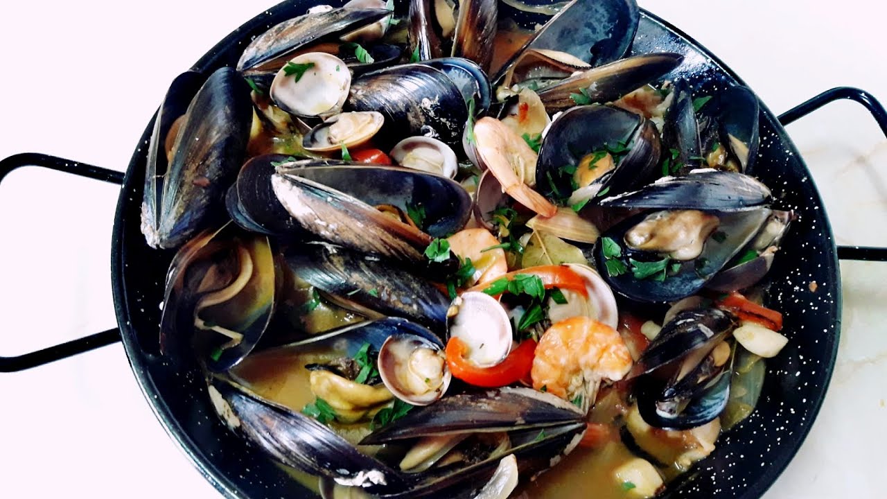 CAZUELA DE MARISCOS Mejillones, almejas, langostinos. Una receta muy rica, sencilla y económica