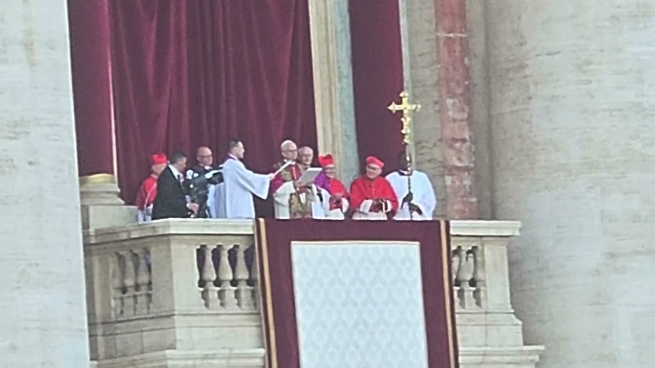 Il primo discorso di Papa Leone XIV e la benedizione Urbi et Orbi