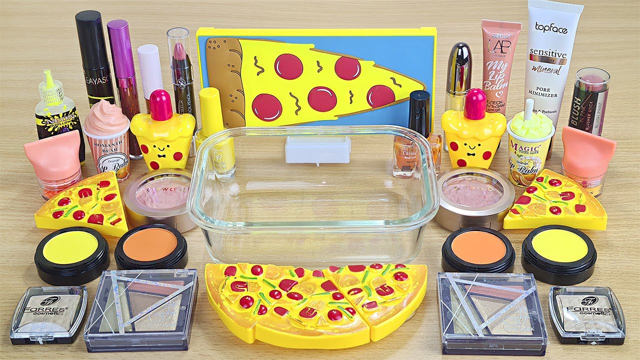 PIZZA SLIME Mixing makeup and glitter into Clear Slime Satisfying Slime Videos