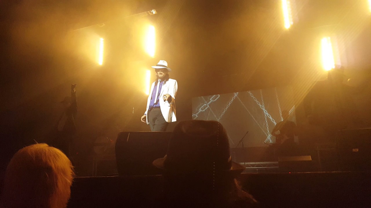 Michael Jackson impersonator Navi. (HD) Smooth Criminal. Cliffs Pavillion. 11/5/17