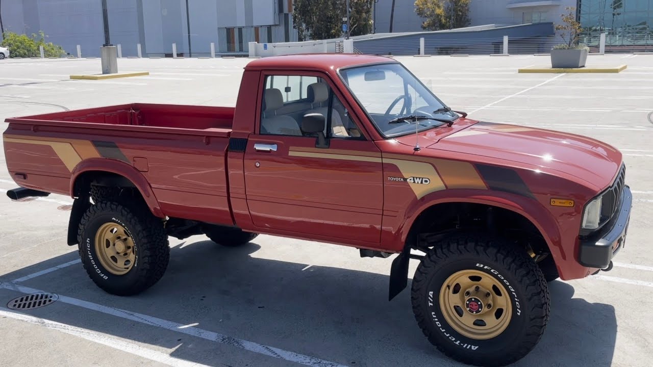 1983 Toyota Pickup 4x4 Restoration.  Final Stage!