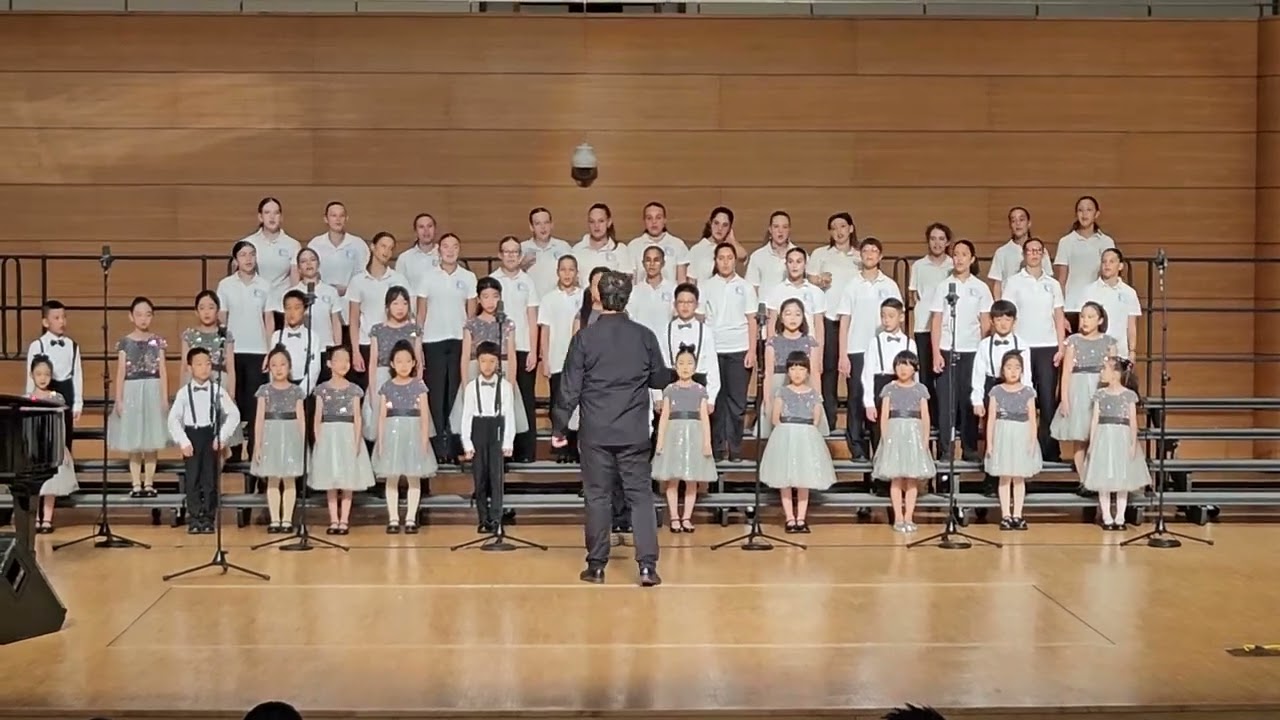 Un consigio di Andrea Basevi Coro cinese di voci bianche del teatro di Qingdao