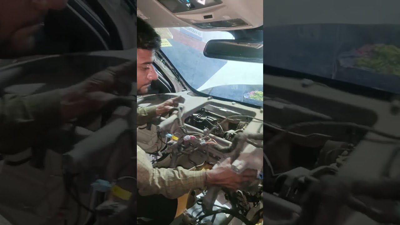 Jaguar XF dashboard fitting open 
