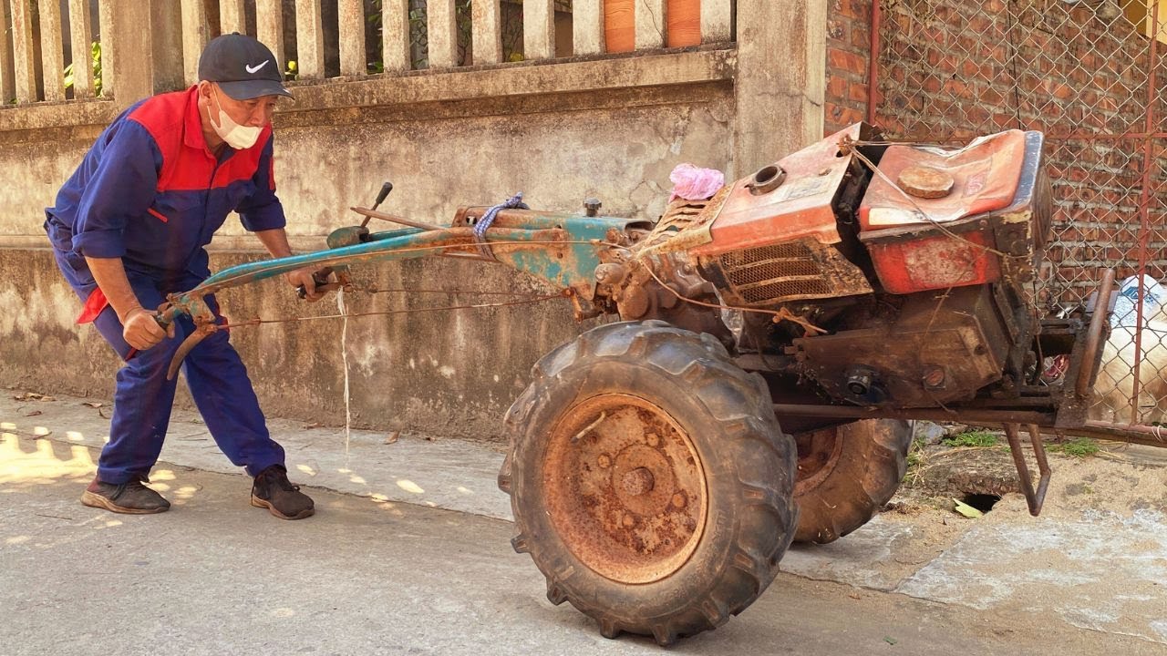 Restoration Tractor That Was Abandoned for 30's and That Was Severely Damaged After a Terrible Storm