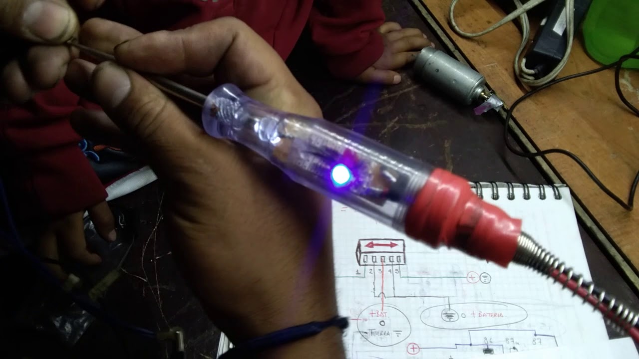 Como conectar botón eleva vidrios universal 5 pines ,. Usándolo para dar sentido de giro a un motor.