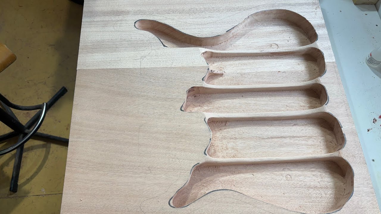 Fabrication d’une guitare stratoïde double manches hollow body : 2ème partie