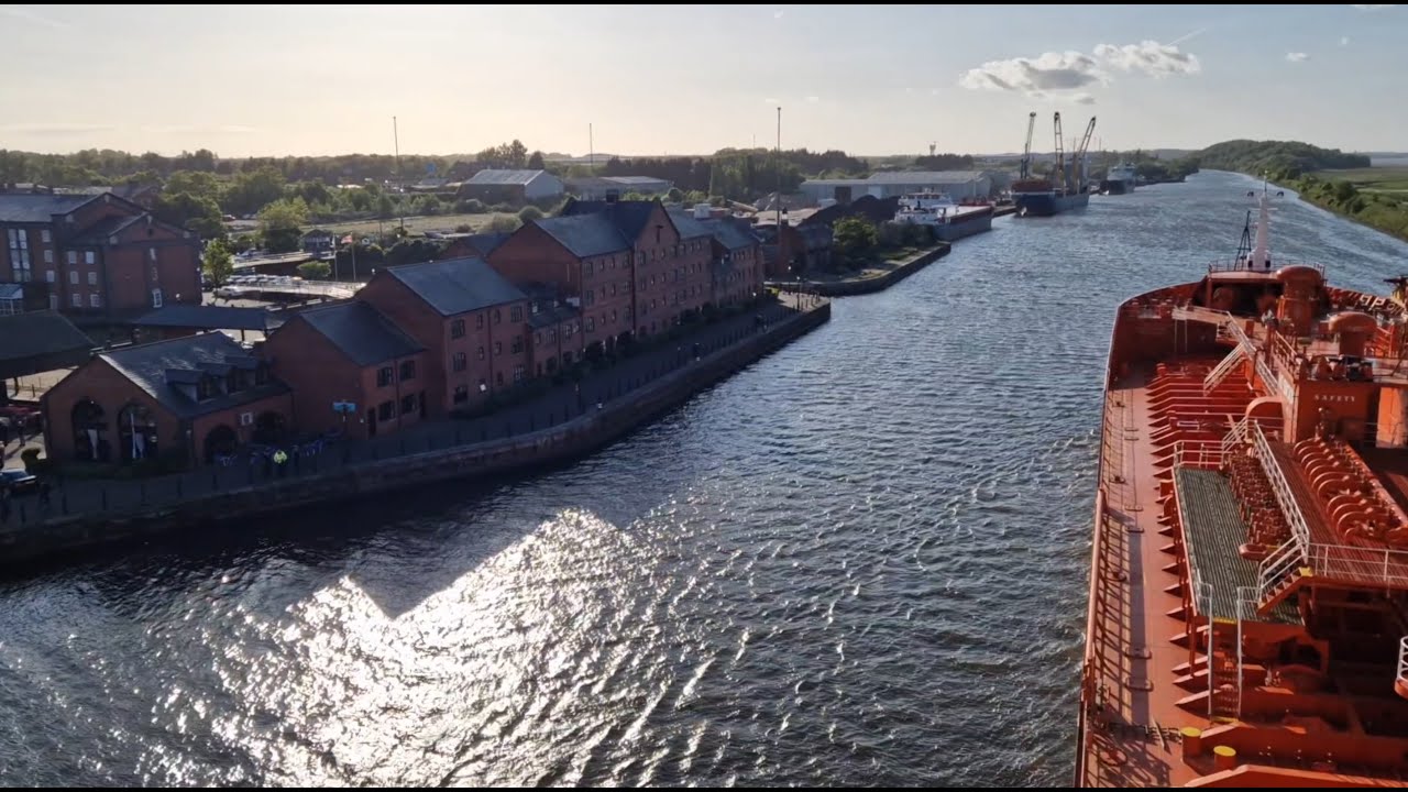 STANLOW(UK) DEPARTURE (4K hyperlapse)/Manchester Ship Canal pilotage/Tanker manoeuvring narrow area