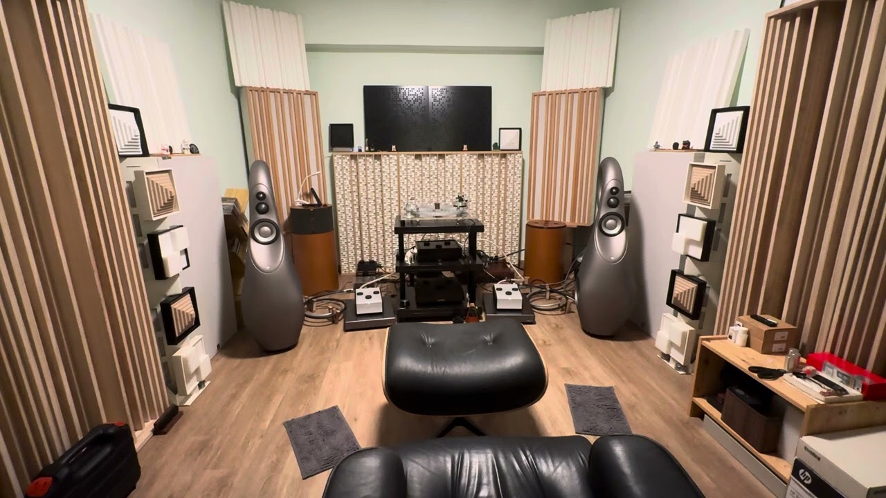 Vivid Audio Giya G3 Series 2 playing 演员