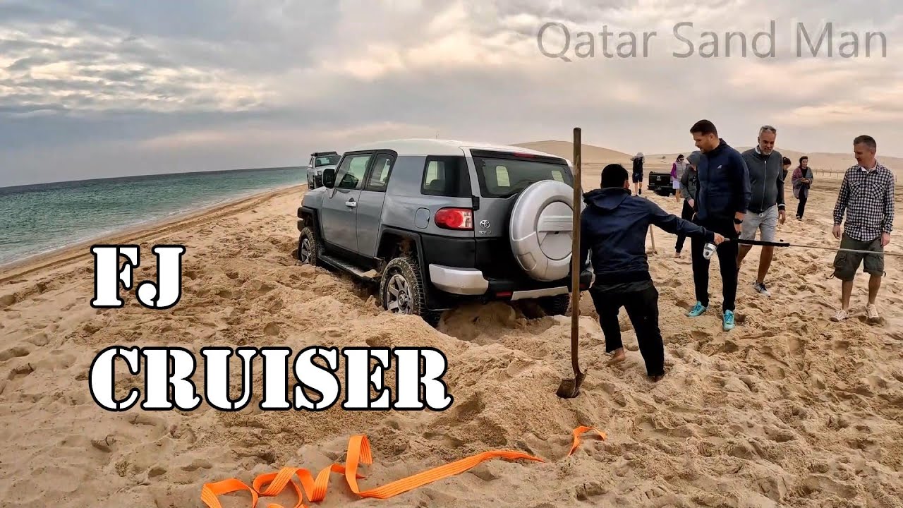 Toyota FJ Cruiser recovered from soft sand on the Gulf Coast, in the Qatar desert. سيلين , العديد