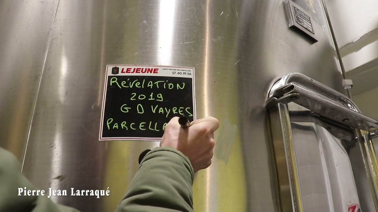 Le soutirage des barriques au Château Barre Gentillot